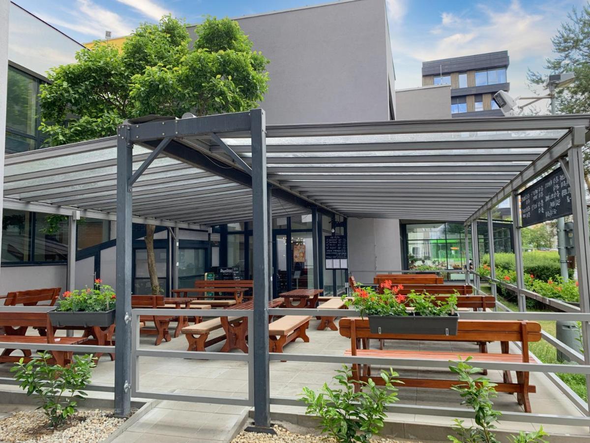 Hotel Ilf ปราก ภายนอก รูปภาพ