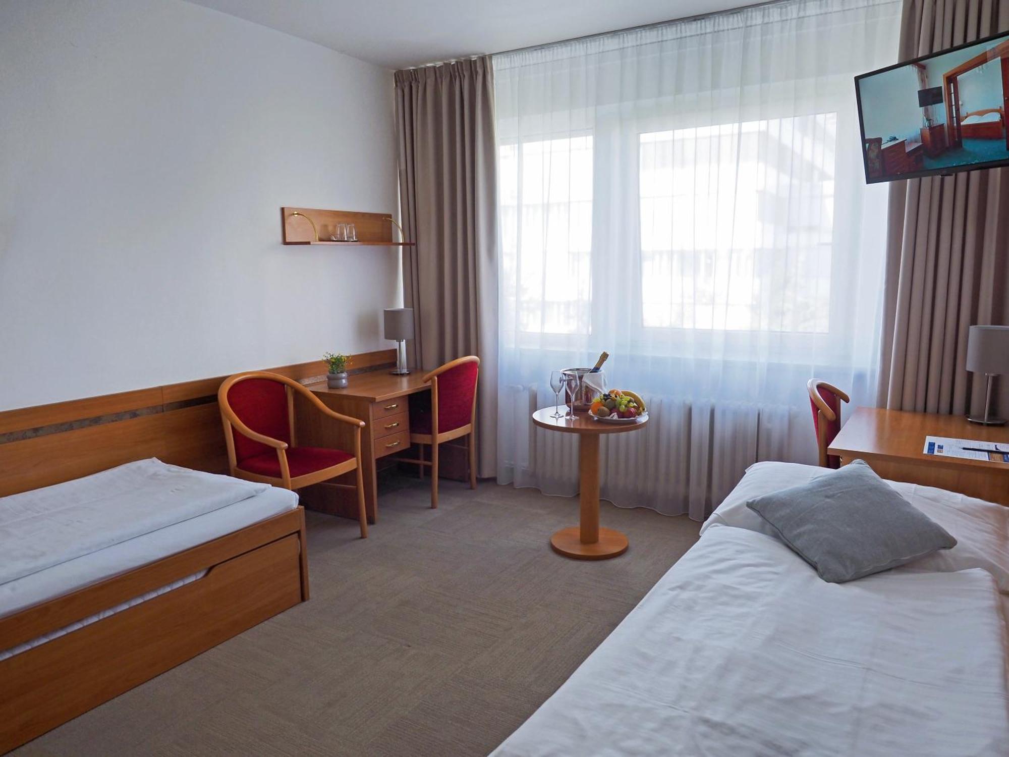 Hotel Ilf ปราก ภายนอก รูปภาพ