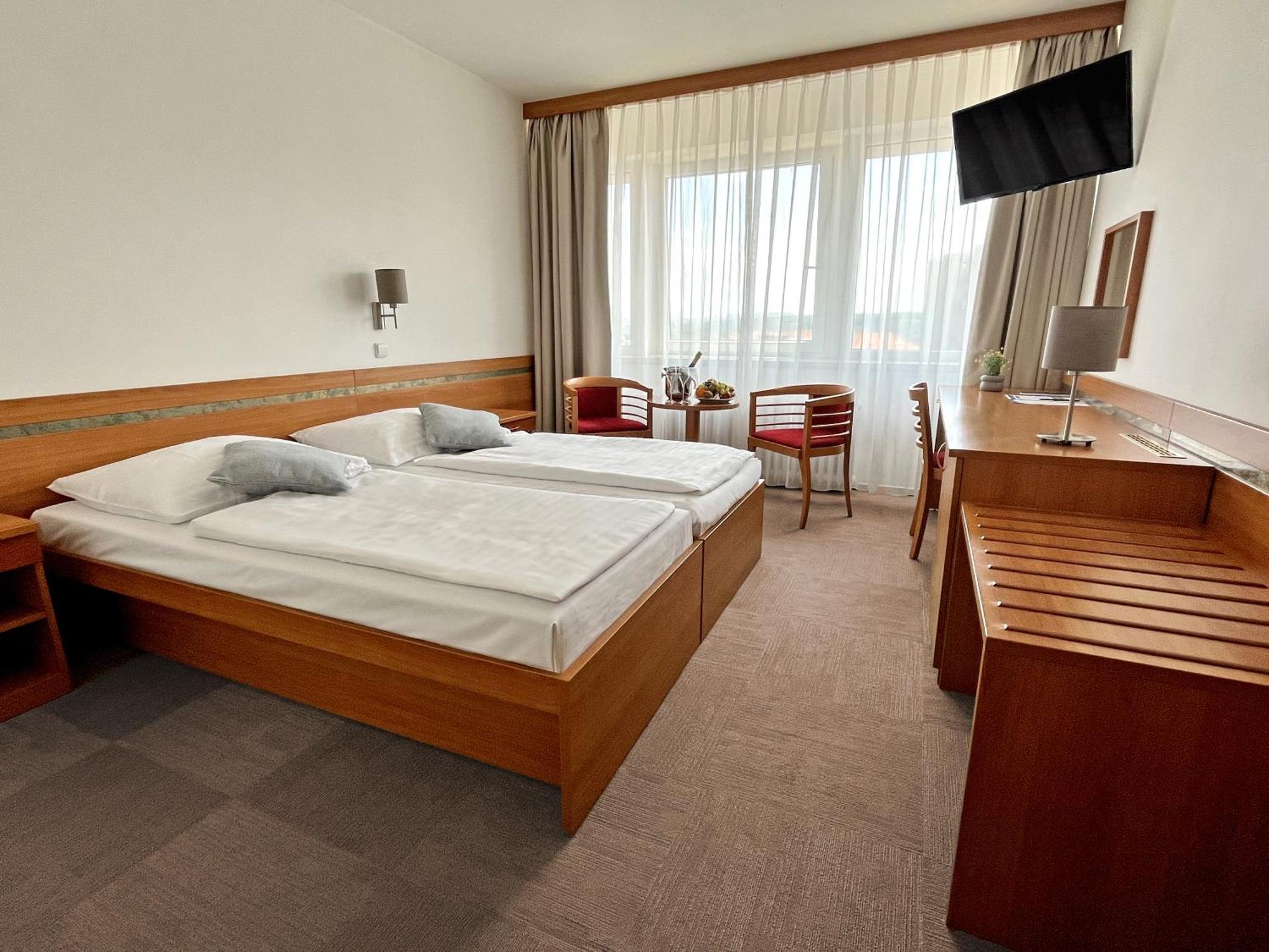 Hotel Ilf ปราก ภายนอก รูปภาพ
